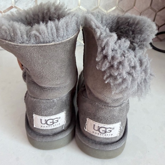 UGG Bailey Button Gray Sheepskin Winter Boots size 9 toddler little kids - Picture 3 of 8